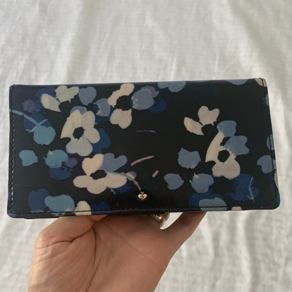 kate spade Handbags - Kate spade ♠️ floral wallet